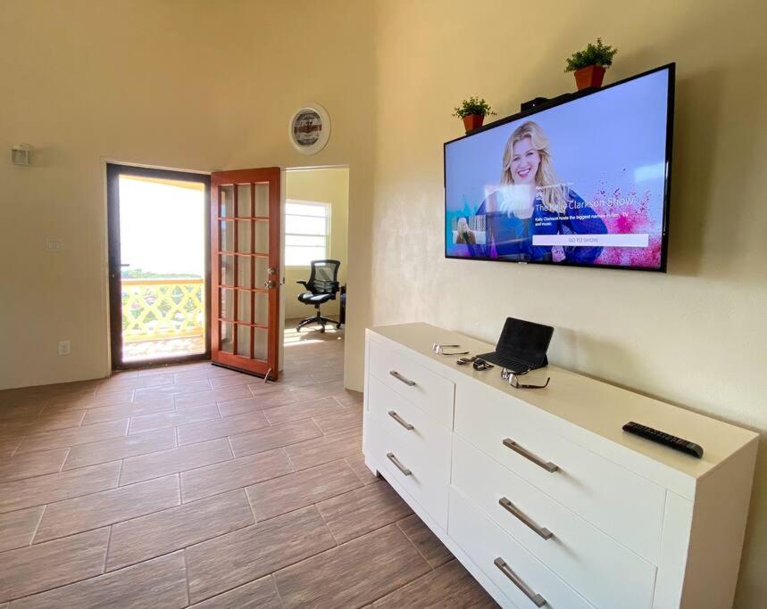 The Pearl - Spacious Air Conditioned 3Bd, 2Bth Villa With Gorgeous Views Old Road Exterior foto